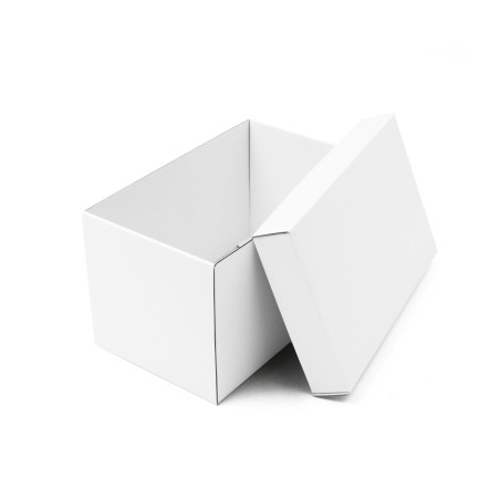 Weiße tiefe Kartonbox mit Deckel zum Verpacken von Nüssen