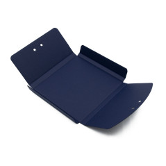 Marineblauer Umschlag zum Verpacken von Schmuck