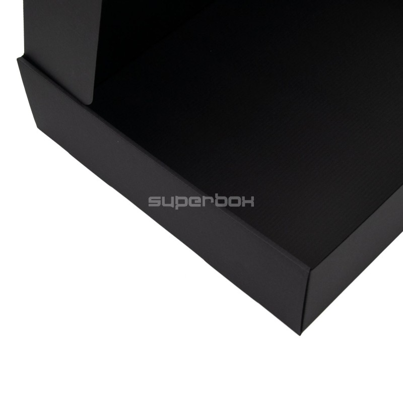 Schwarze stabile Box zum Verpacken von Decken oder Bettwäsche