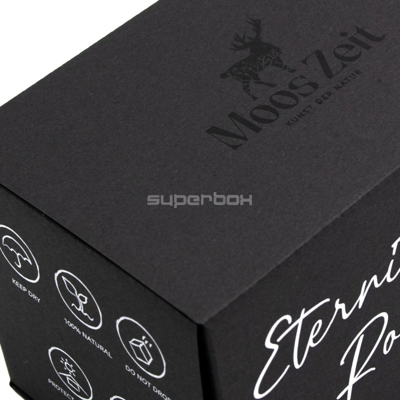 Kleine schwarze tiefe Geschenkbox