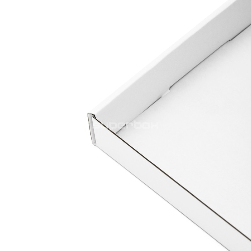 Kleine weiße flache Box