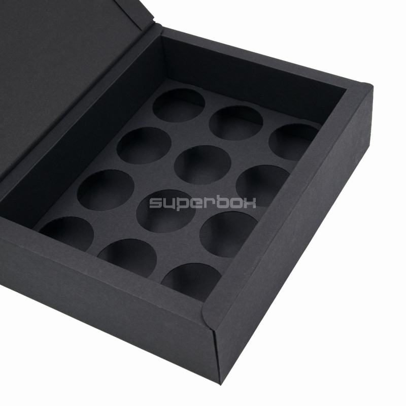 Luxuriöse schwarze Klappdeckelbox mit Magneten