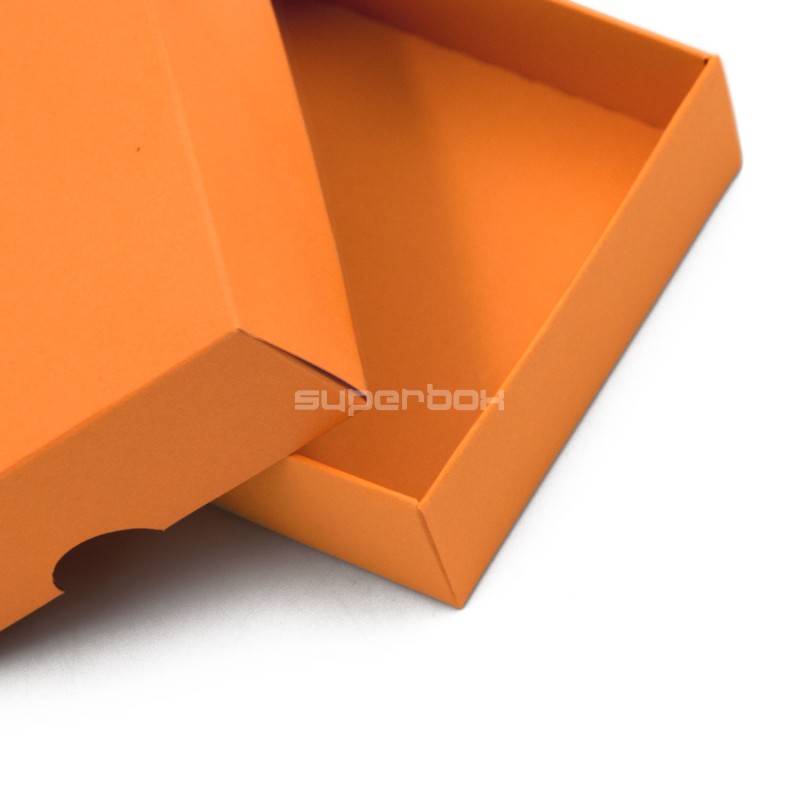 Kleine quadratische orange Kartongeschenkbox