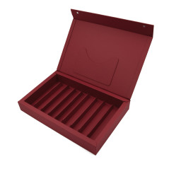 Kirschrote Box mit Magneten für MACARONS-Kekse