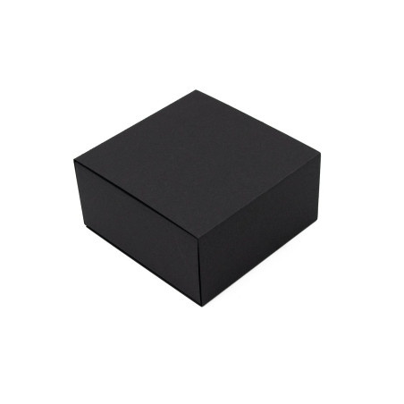 Schwarze Box mit Einschub für ein Glas
