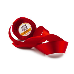 Kräftiges rotes Satinband, 38 mm Breite