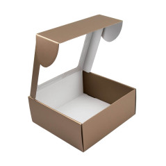 Gedämpft goldene große quadratische Geschenkbox mit klarem Fenster