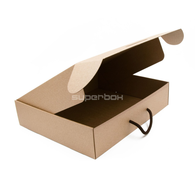 Braune große Geschenkbox im Kofferstil mit Textilgriff