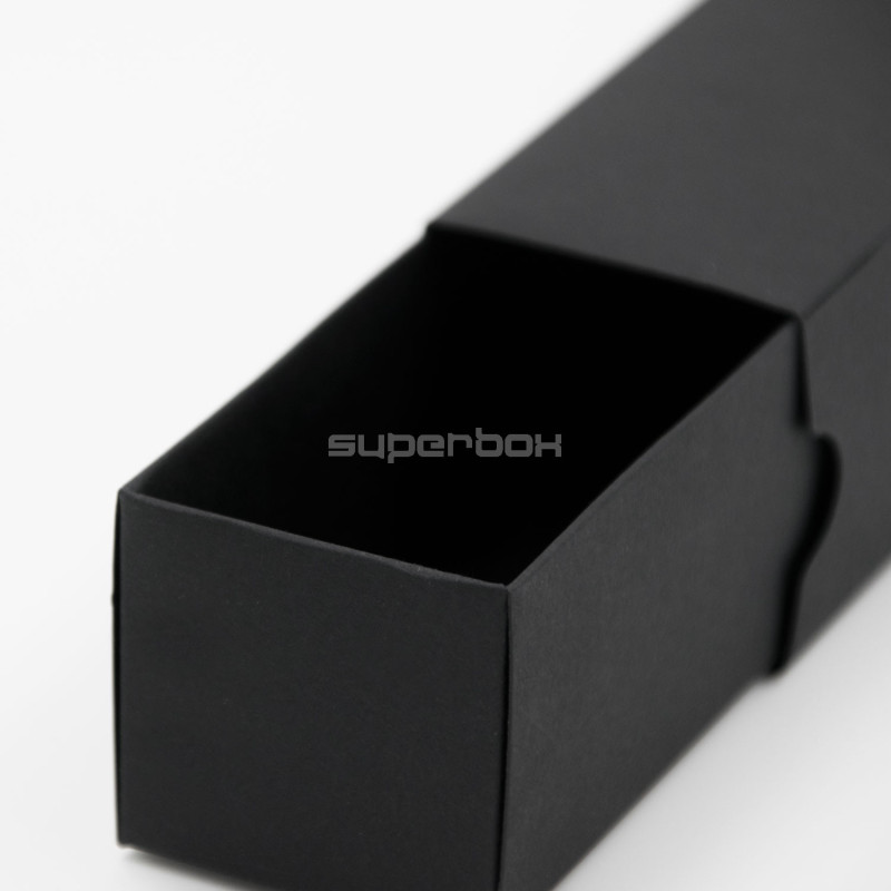 Schwarze kleine längliche Schiebebox