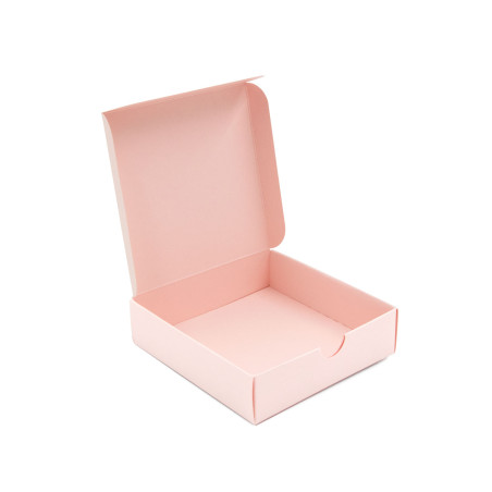 Kleine quadratische Geschenkbox aus rosa dekorativem Karton
