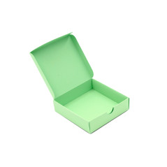 Kleine quadratische Geschenkbox aus smaragdgrünem dekorativem Karton