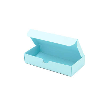 Längliche Geschenkbox aus hellblauem dekorativem Karton