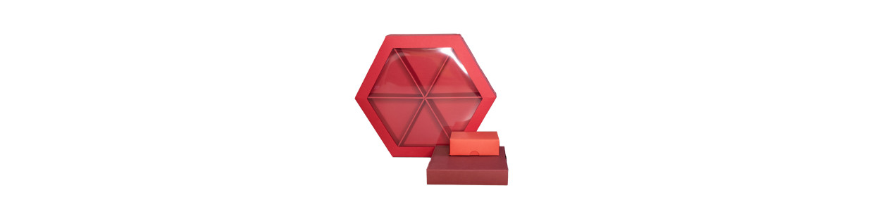 Rote Pappschachteln