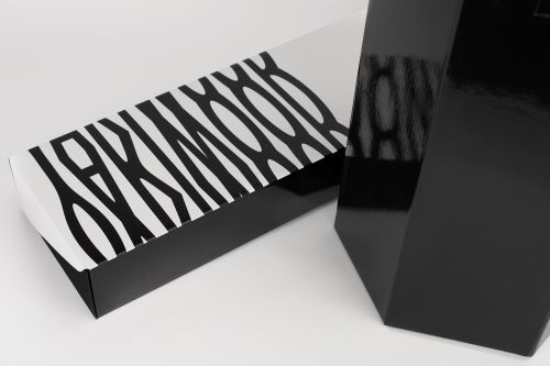 Elegante Schachteln mit glänzender Laminierung überzogen