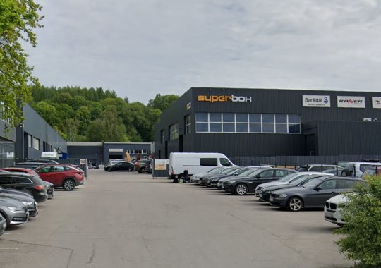 Superbox-Gebäude in Street View