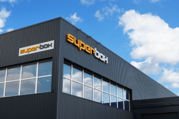 SUPERBOX Gebäude von außen