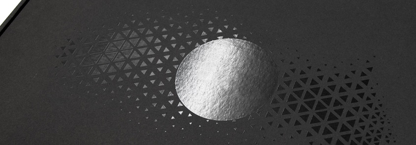Schwarze Schachtel mit UV-Druck